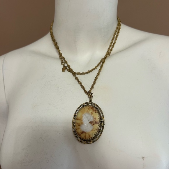 Vintage Cameo 1950 VENDOME Pendant Necklace 38 inches 🙋‍♀️ - Picture 3 of 9